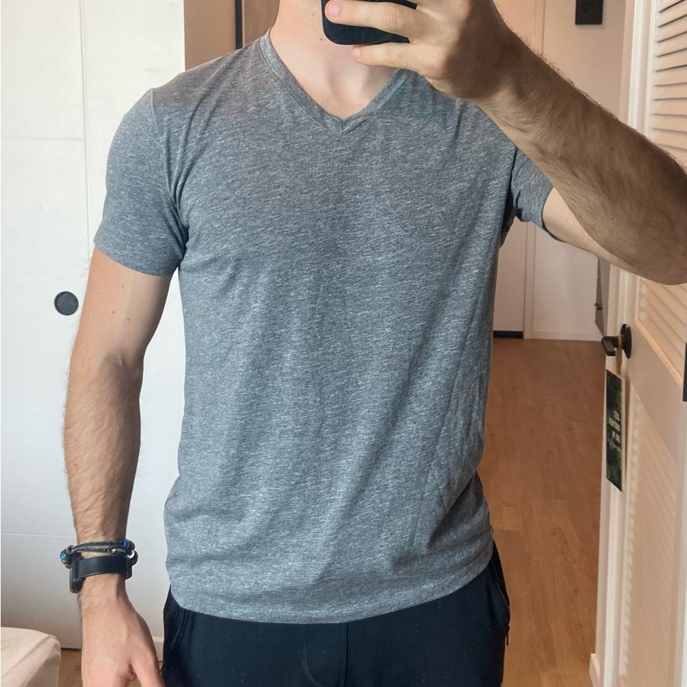 Basic grey v neck tee